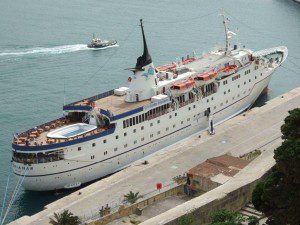 MS-Adriana III im Hafen von Valletta / Malta am 12. April 2008