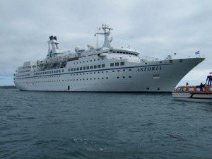 MS-Astoria auf Rede im Hafen von Guernsey am 16. September 2007