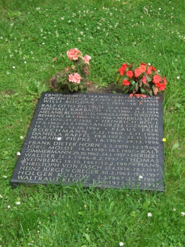 Gemeinschafts-Grabstätte Memento 1, Grabplatte u.a. mit dem Namen von Ernst Meibeck