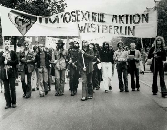 Schwule Bewegungen : Homosexuelle Aktion Westberlin, Pfingst-Demo 9. Juni 1973 (Foto: Rüdiger Trautsch)