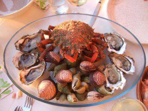 kleine Meeresfrüchte-Platte (Araignée, Austern, Amandes, Bulots)