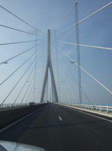 Bolly Duster auf der Pont de Normandie