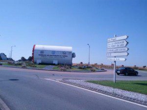 Tunnelbohrmaschine des Kanaltunnels auf einem Kreisel bei Coquelles