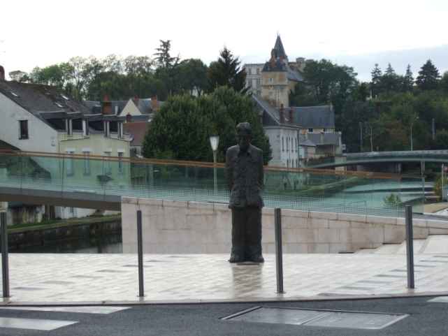 Denkmal für 'Monsieur le Maitre' und die Chinesen von Montargis, Li Xiaochao