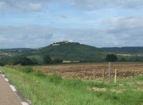 von weitem zu sehen: Vézelay