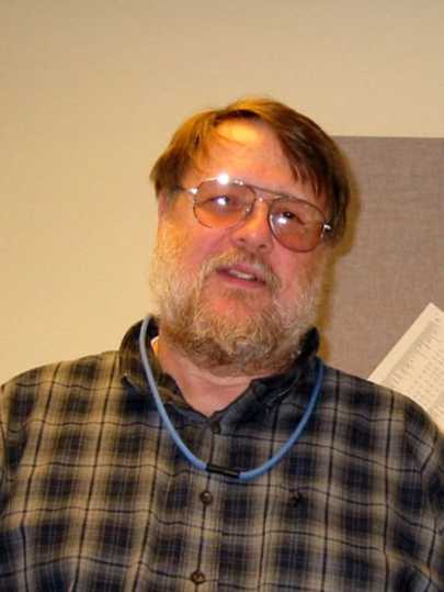 schreib 1971 die erste Email - Ray Tomlinson am 23. April 2004 (Foto: Andreu Veà, Lizenz cc-by-sa 3.0)