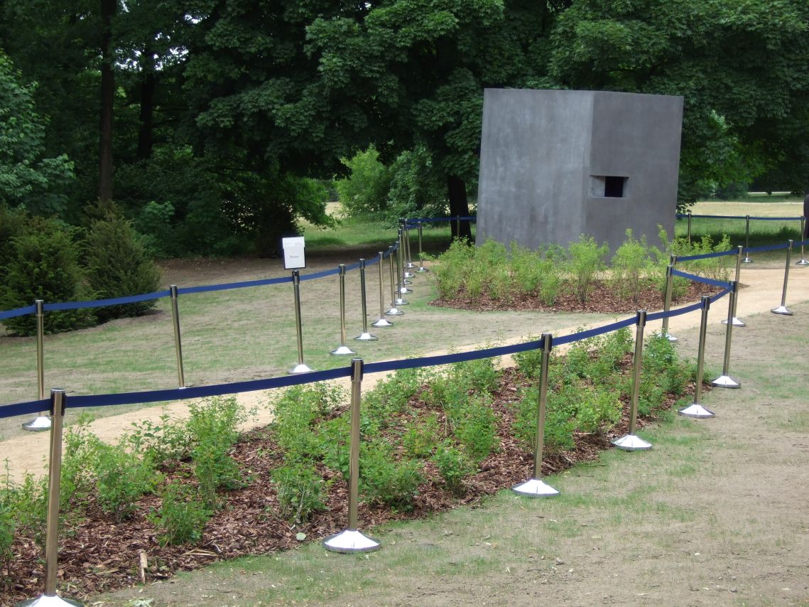 Denkmal für die im Nationalsozialismus verfolgten Homosexuellen Einweihung am 27. Mai 2008