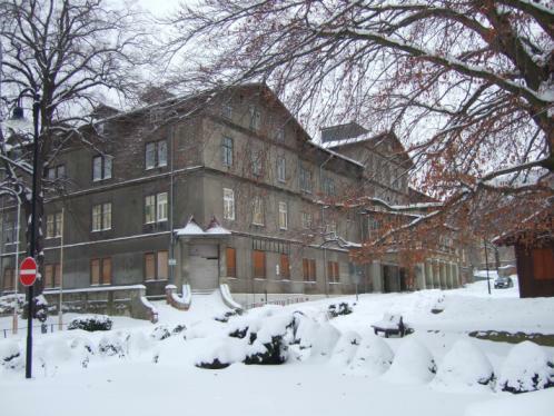 Das ehemalige 'Hotel Zehnpfund' in Thale, Dezember 2010