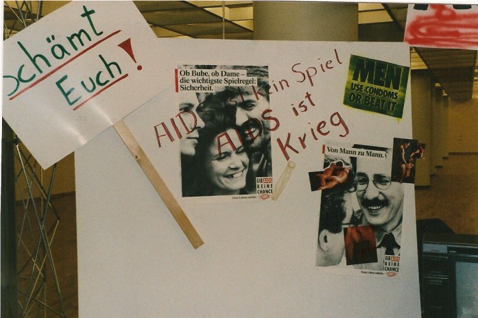 'AIDS ist Krieg' - ACT UP beim 3. Deutschen Aids-Kongress 1990 in Hamburg © Foto U.K. Bäcker