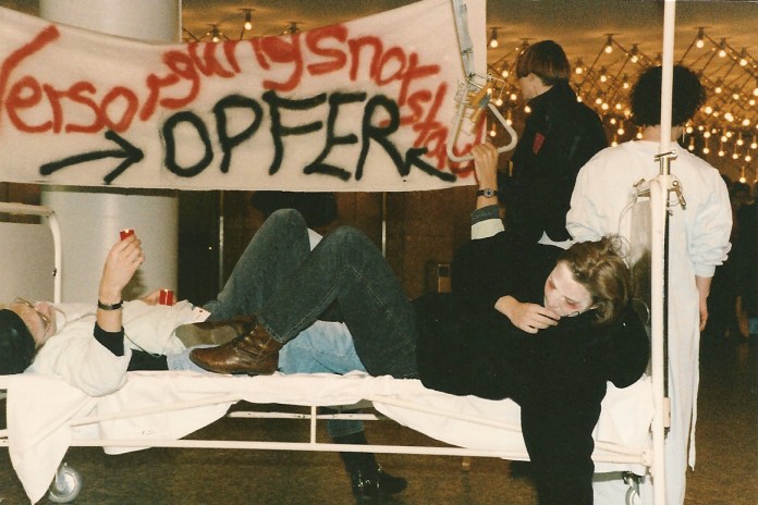Protest gegen Pflegenotstand,  1990 Hamburg © Foto U.K. Bäcker