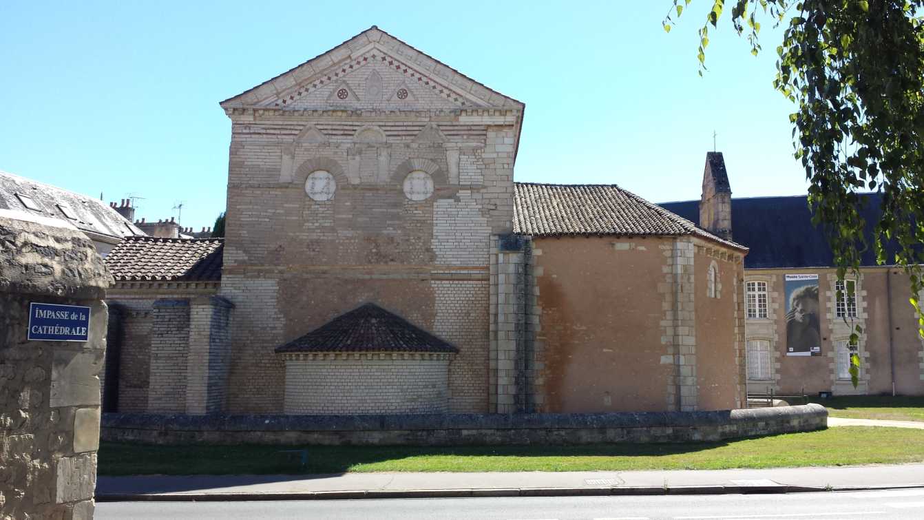 Baptisterium Saint Jean, Seitenwand aussen