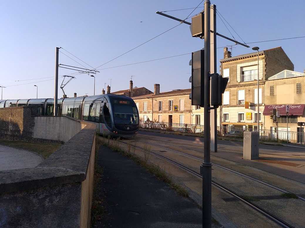 Bordeaux Strassenbahn auf der Fahrt zum Depot Bastide, September 2018