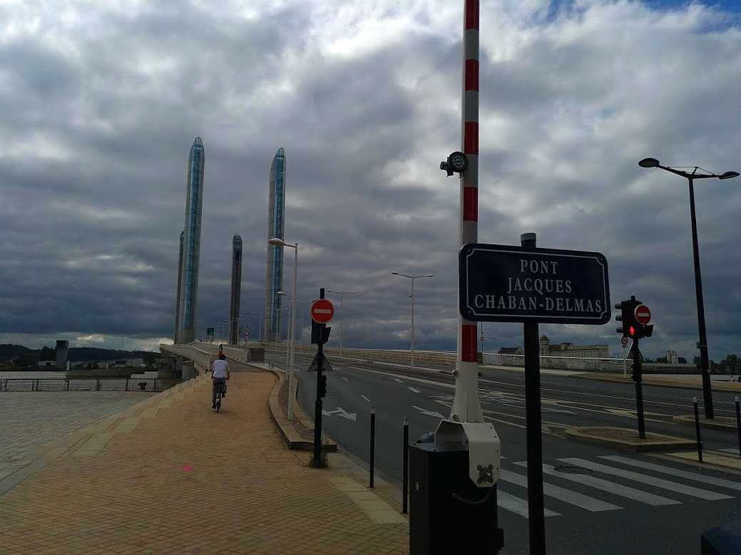 Zufahrt zum pont Chaban-Delmas in Bordeaux, 2018