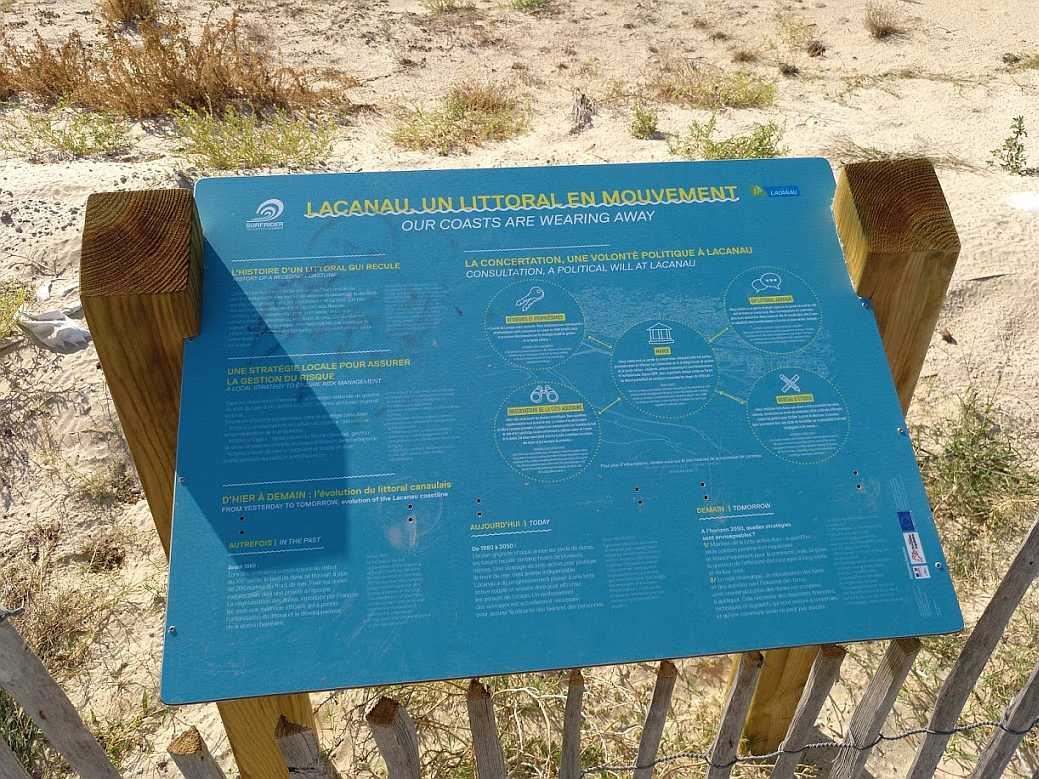 Lacanau Océan 2018 neu aufgestellte Informationstafeln Erosion