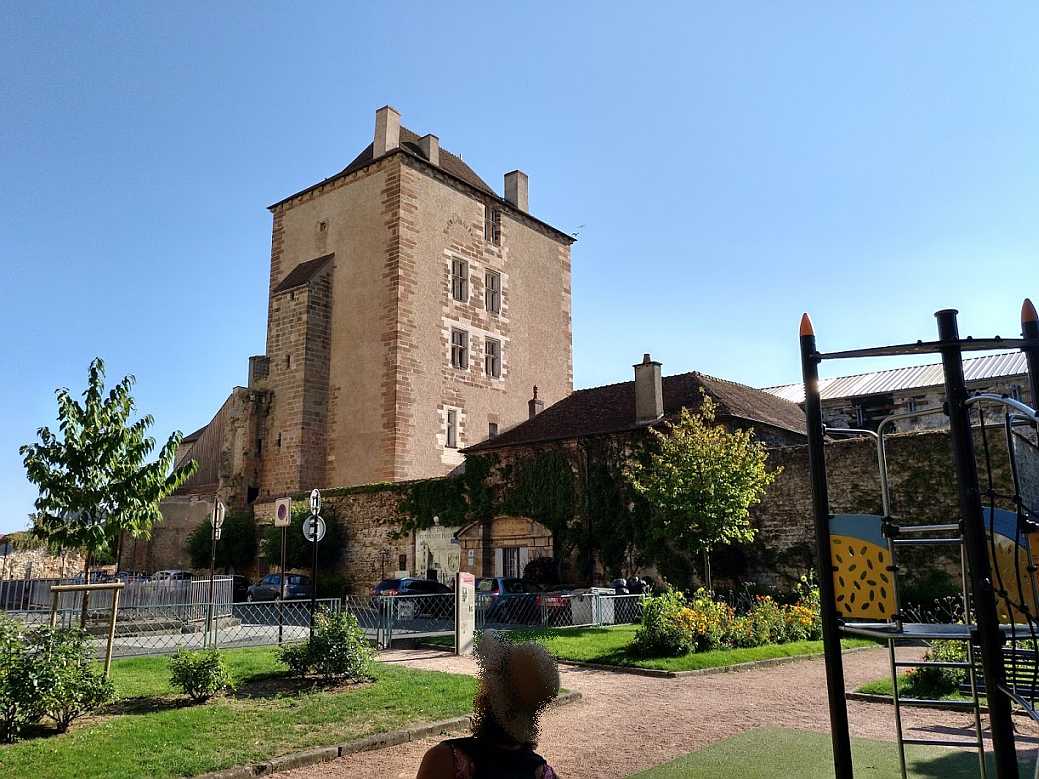 la mal coiffé Moulins Donjon Wehrturm  Palais du Bourbon