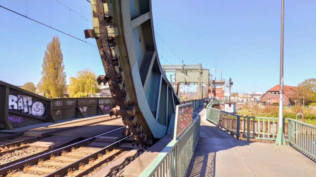 Eisenbahn Klappbrücke Oldenburg - Zahnschiene