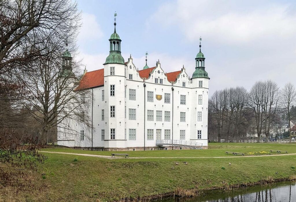 Schloss Ahrensburg, 1759 - 1932 im Besitz der Familie Schimmelmann