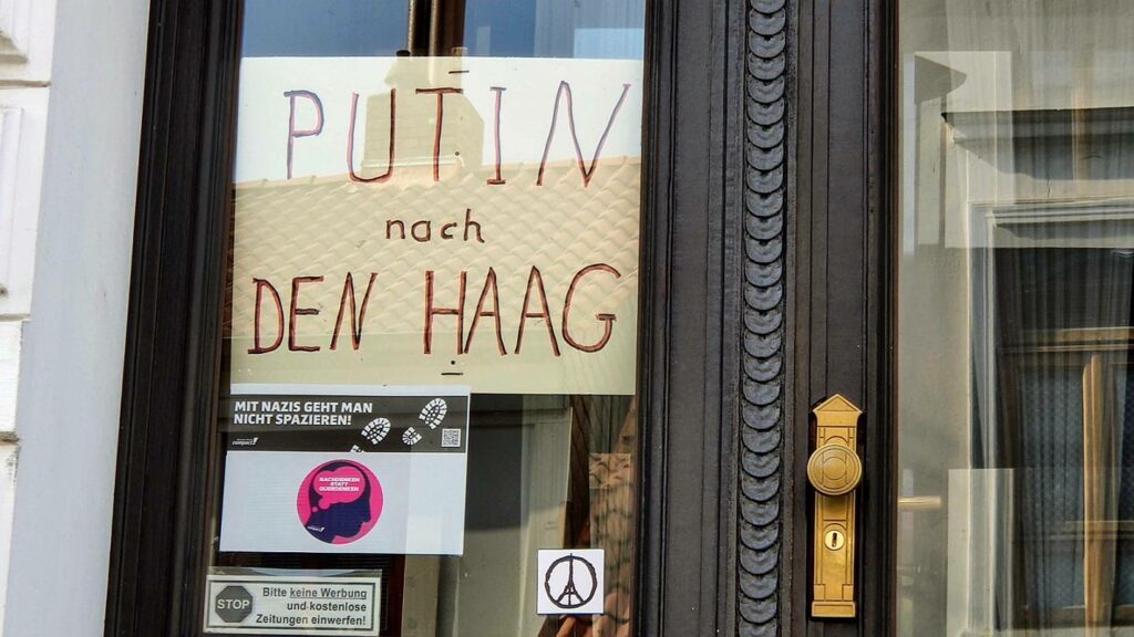 Putin nach Den Haag
Ptuin Kriegsverbrecher ?