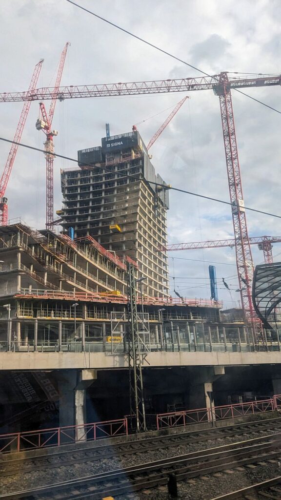 Elbtower Hamburg - Baustelle Mitte Oktober 2023, zwei Wochen vor Basutopp