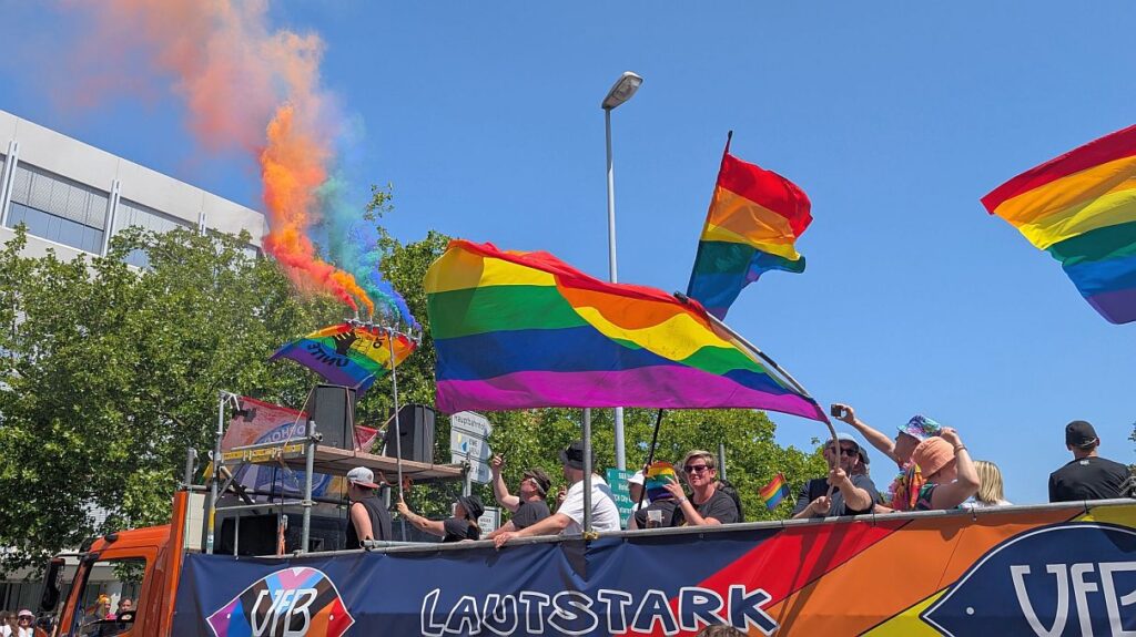 VfB 1897 Lautstark gegen Queerfeindlichkeit CSD Oldenburg 2025